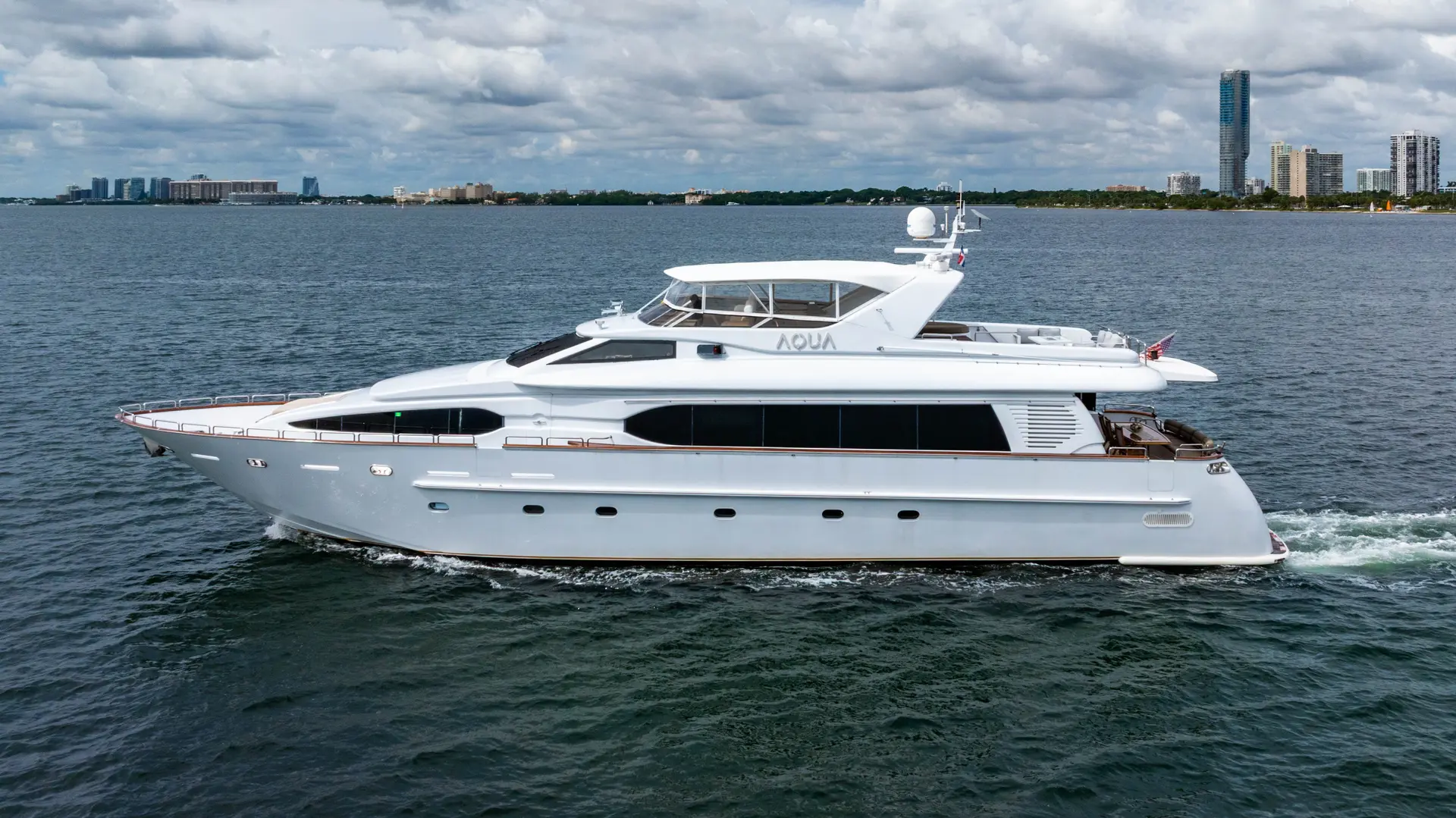 105FT AQUA with Jacuzzi Miami yacht rental 2