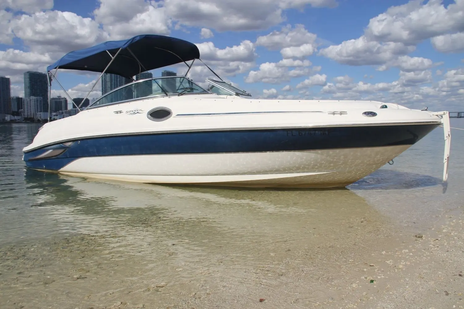26FT SEA RAY SUNDECK Miami yacht rental 2