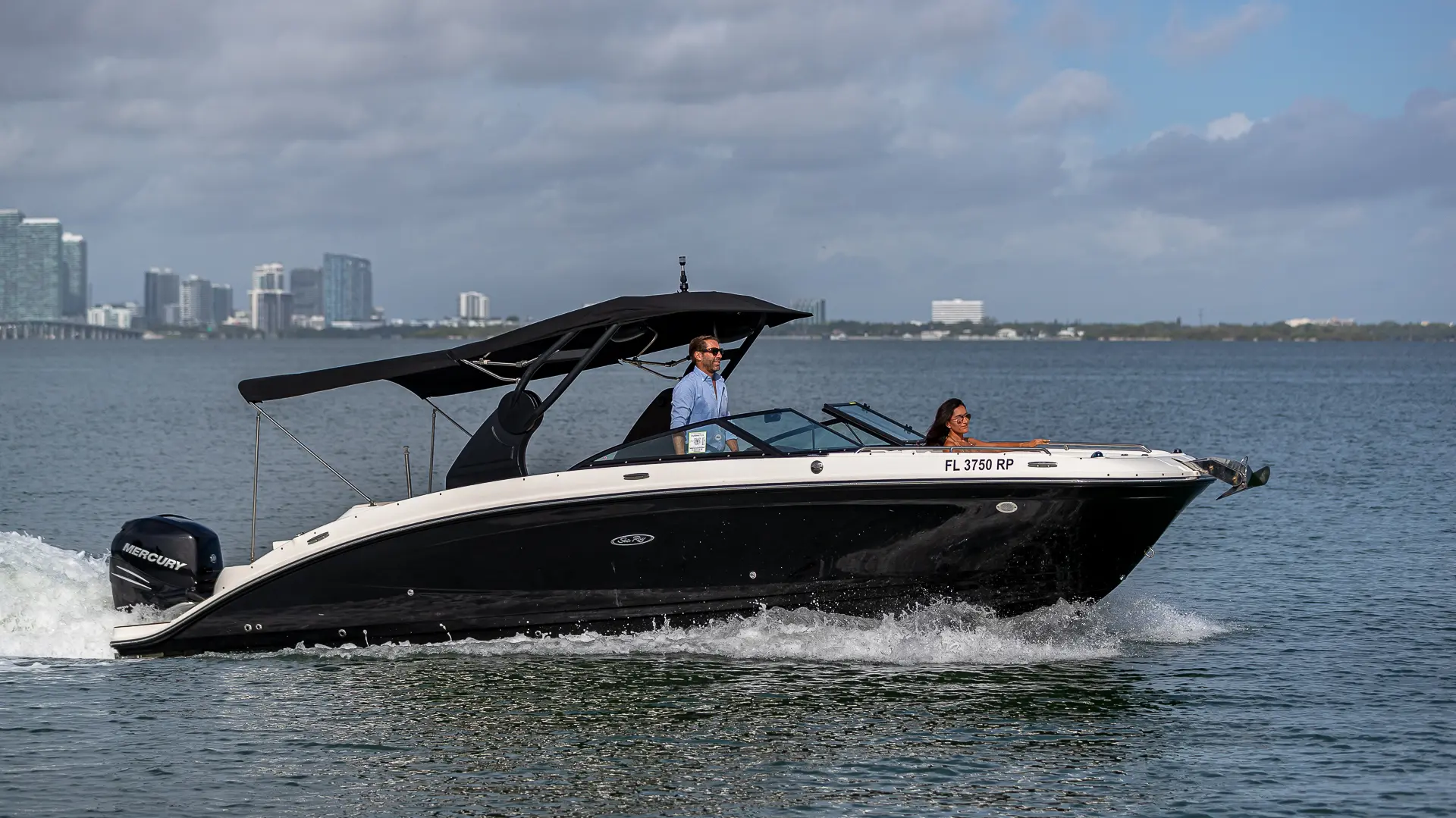 29FT SEARAY Miami yacht rental 2