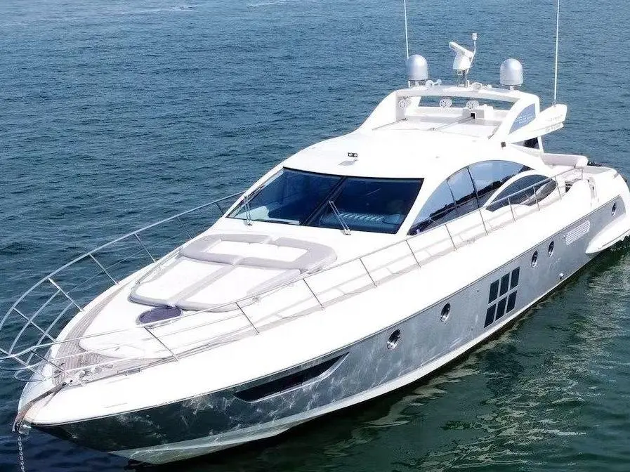 62ft Azimut Miami yacht rental 2