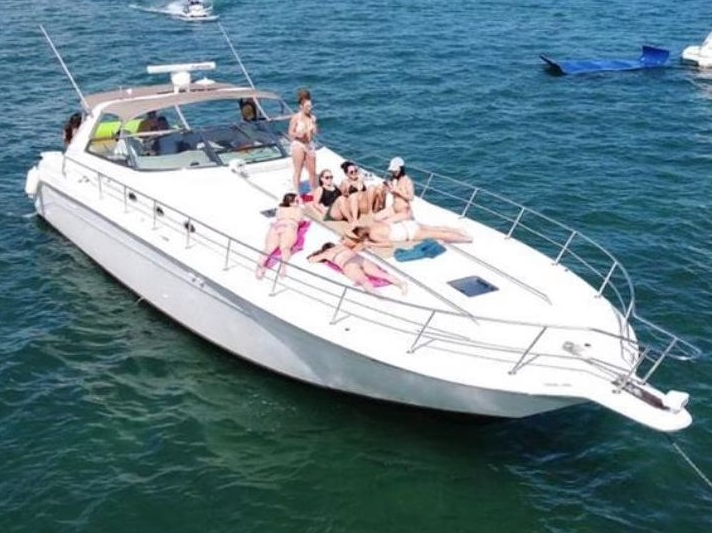 55' Searay Sundancer — Yate a Motor de 55ft en Miami