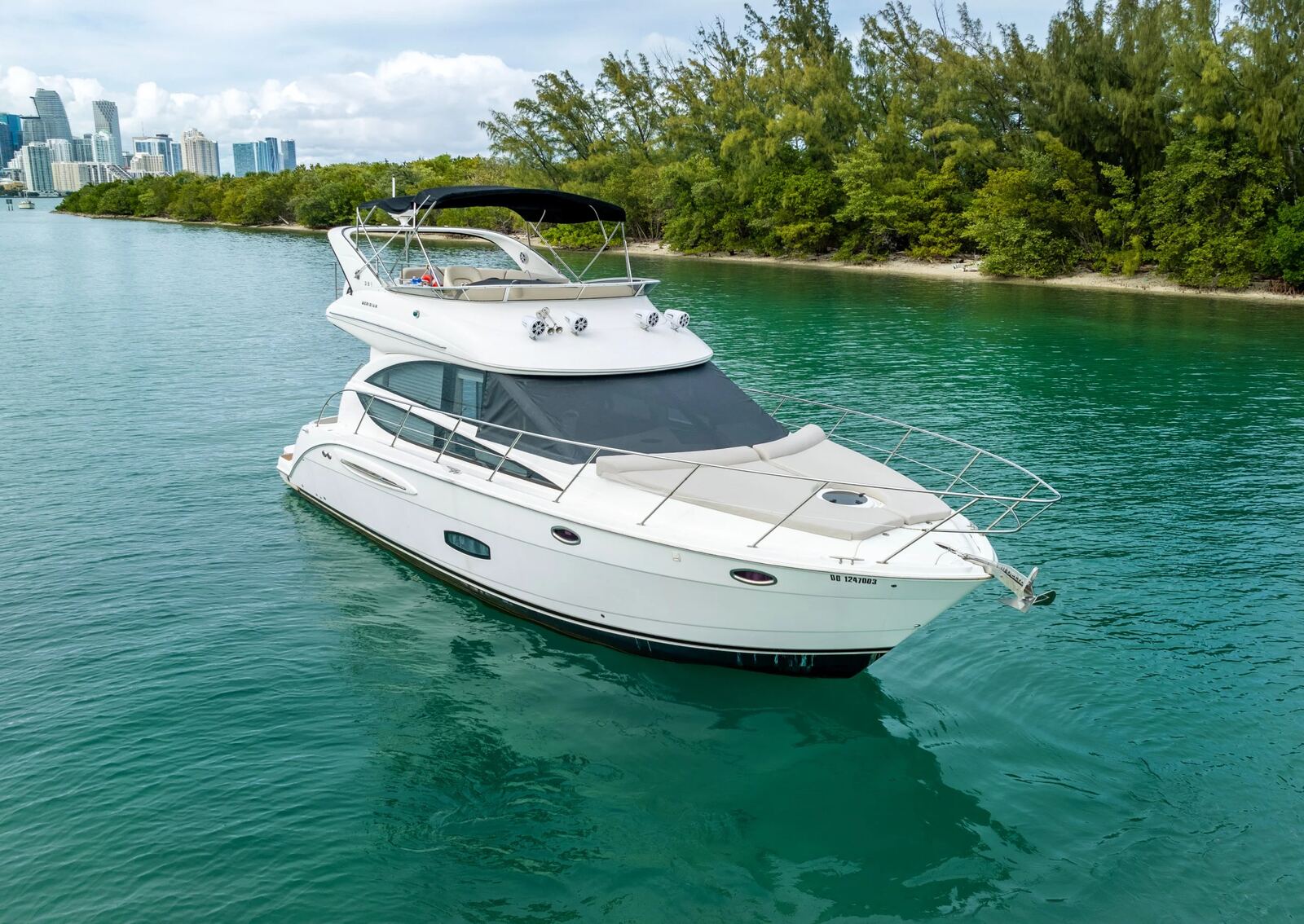 Crescendo - 45' Meridian 391 Sedan Bridge — Yate a Motor de 45ft para rentar en Miami