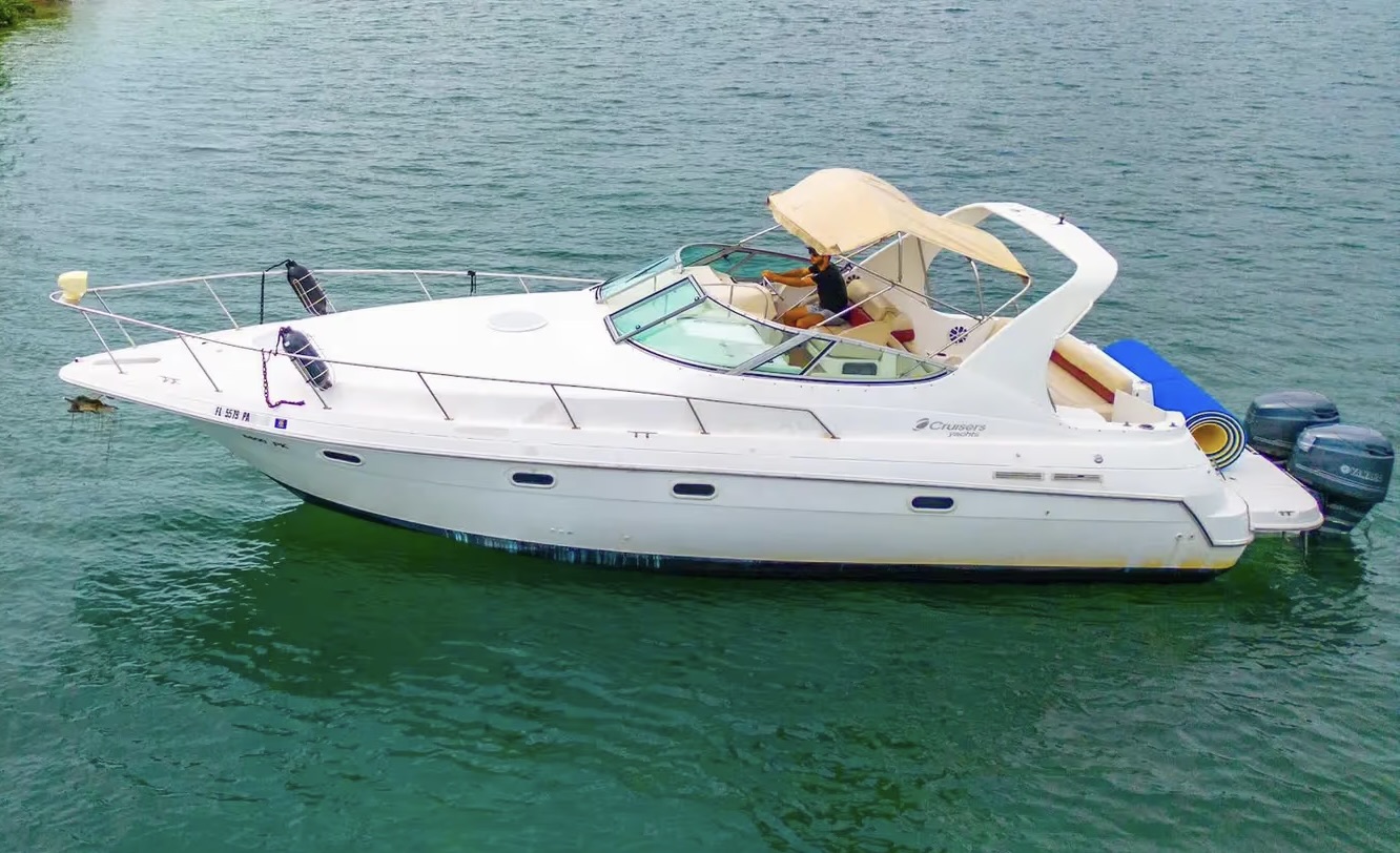 37FT CRUISER Miami yacht rental 2