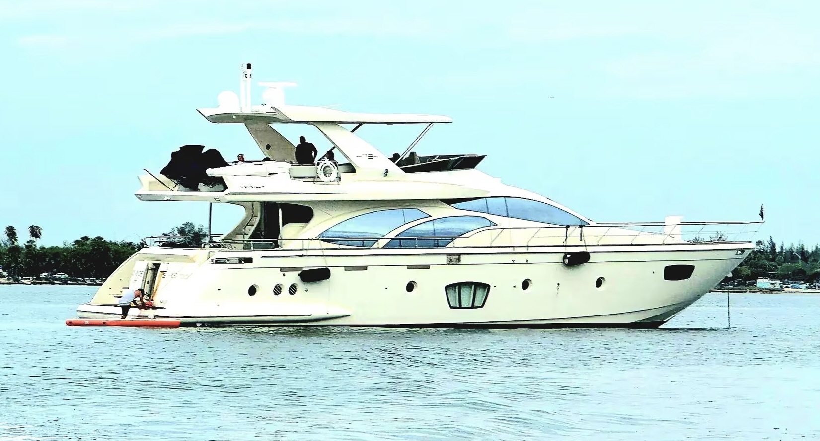 80ft Azimut Power Mega Yacht rental in Miami
