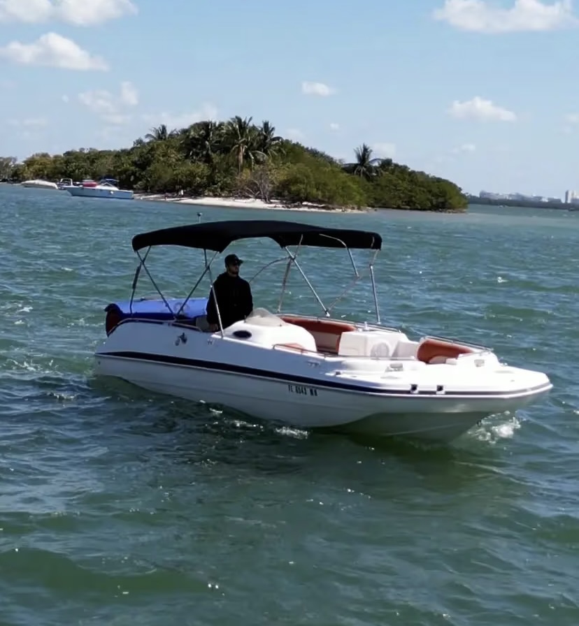 26FT HURRICANE Miami yacht rental 2