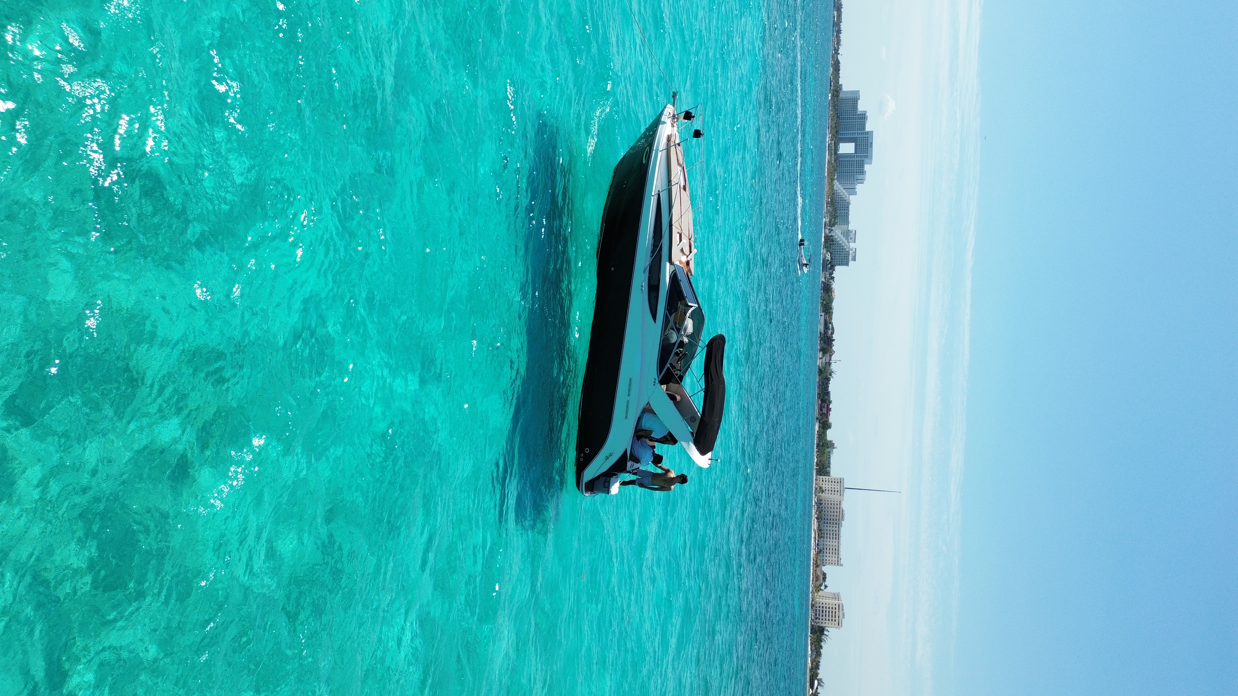 29FT LILY YACHT CHARTER — Motor Yacht in Cancún