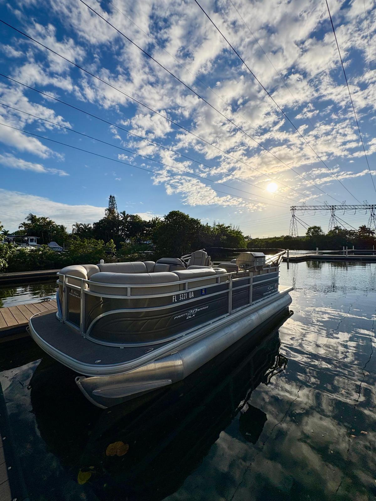 20FT Pontoon 2025 – Fort Lauderdale — Pontoon in Fort Lauderdale