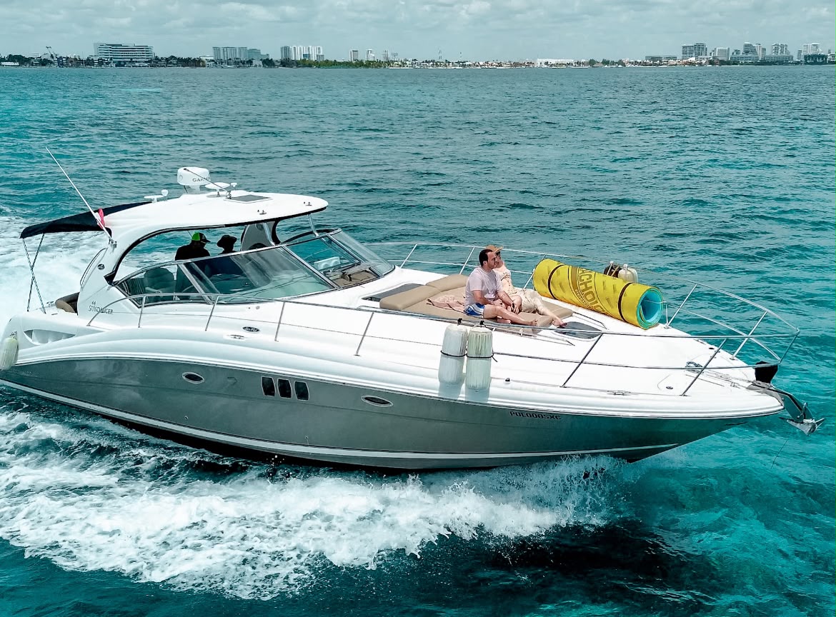 44FT Searay Sundancer  Dream Team rental in Cancún